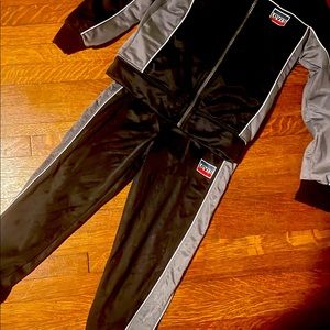 Boys Levi’s tracksuit sz 5-6. No flaws and lightly worn